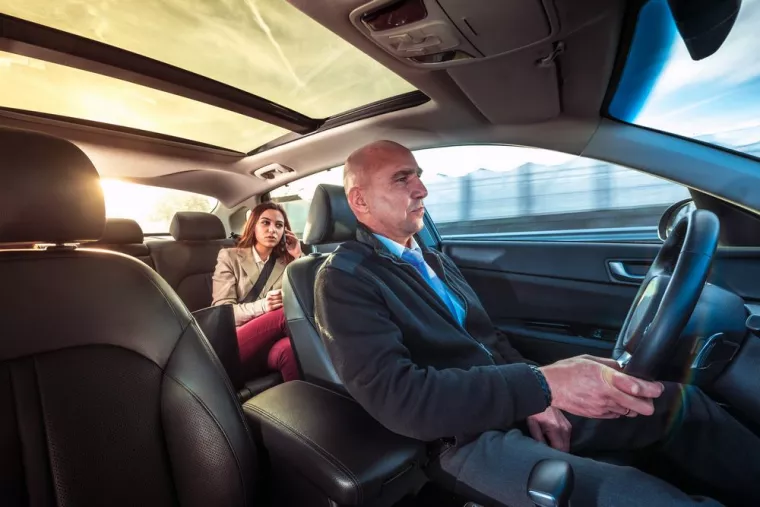 Commander un taxi hispanophone pour visiter Nîmes et ses alentours, Nîmes, Taxi Nîmes 30